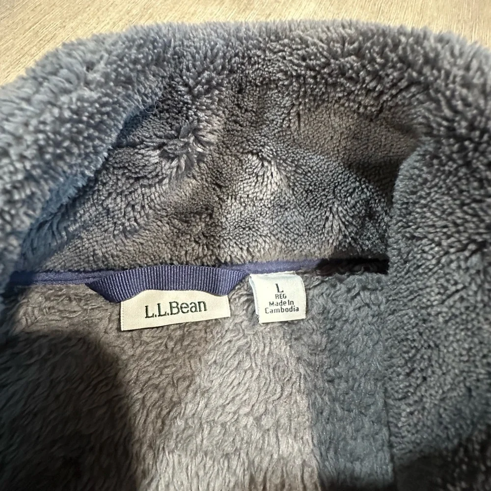 Women’s L.L.Bean Gray Fleece Vest with blue trim EUC